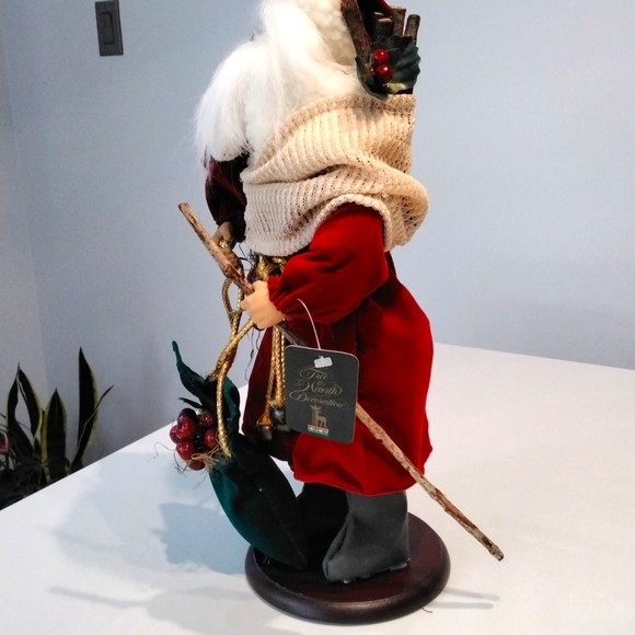 16" Santa - Picture 5 of 7